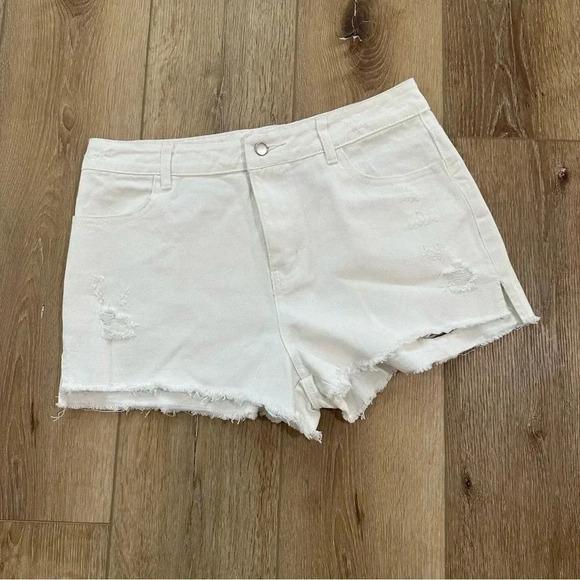 Honey Punch Women's Distressed Frayed Hem White Jean Shorts Size L NWT - Picture 2 of 10